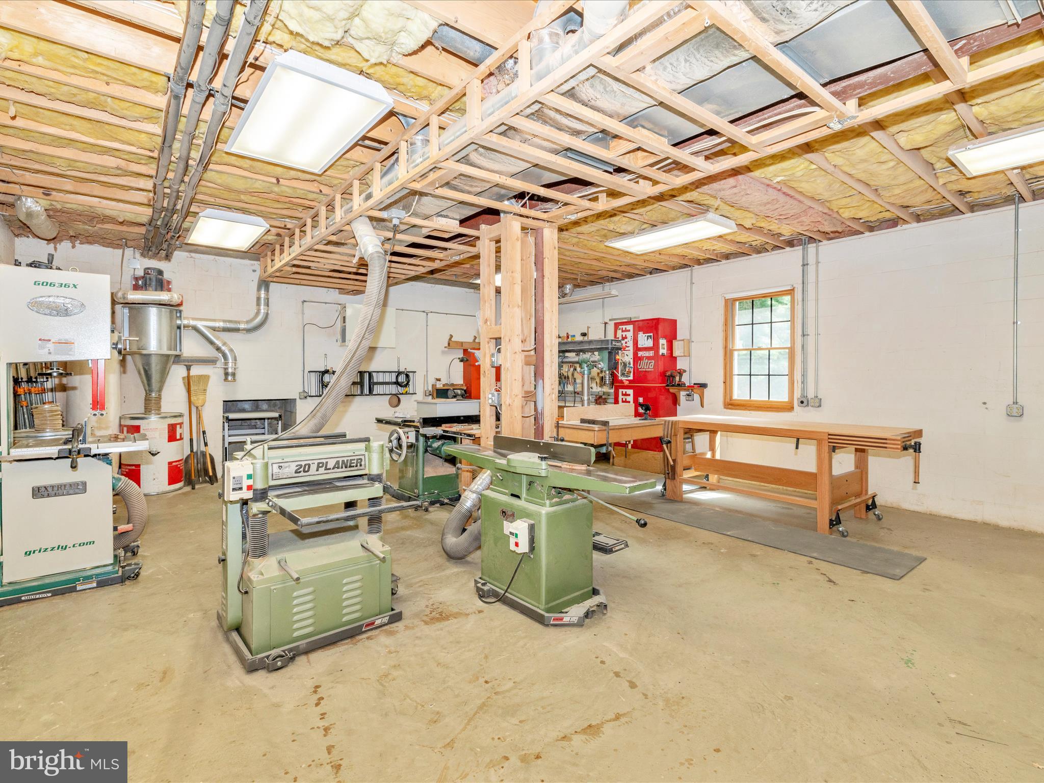 4414 Mountville Road Frederick, MD 21703 - Photo 31 of 58 Massive 10ft ceiling shop - 400amp power