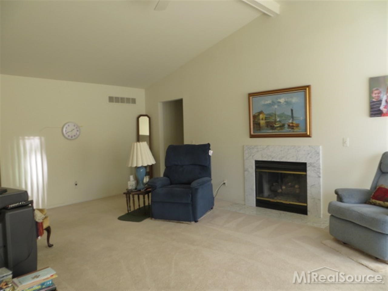 2130 London Bridge Drive Rochester, MI 48307 - Photo 2 of 19 31185616-1.JPG