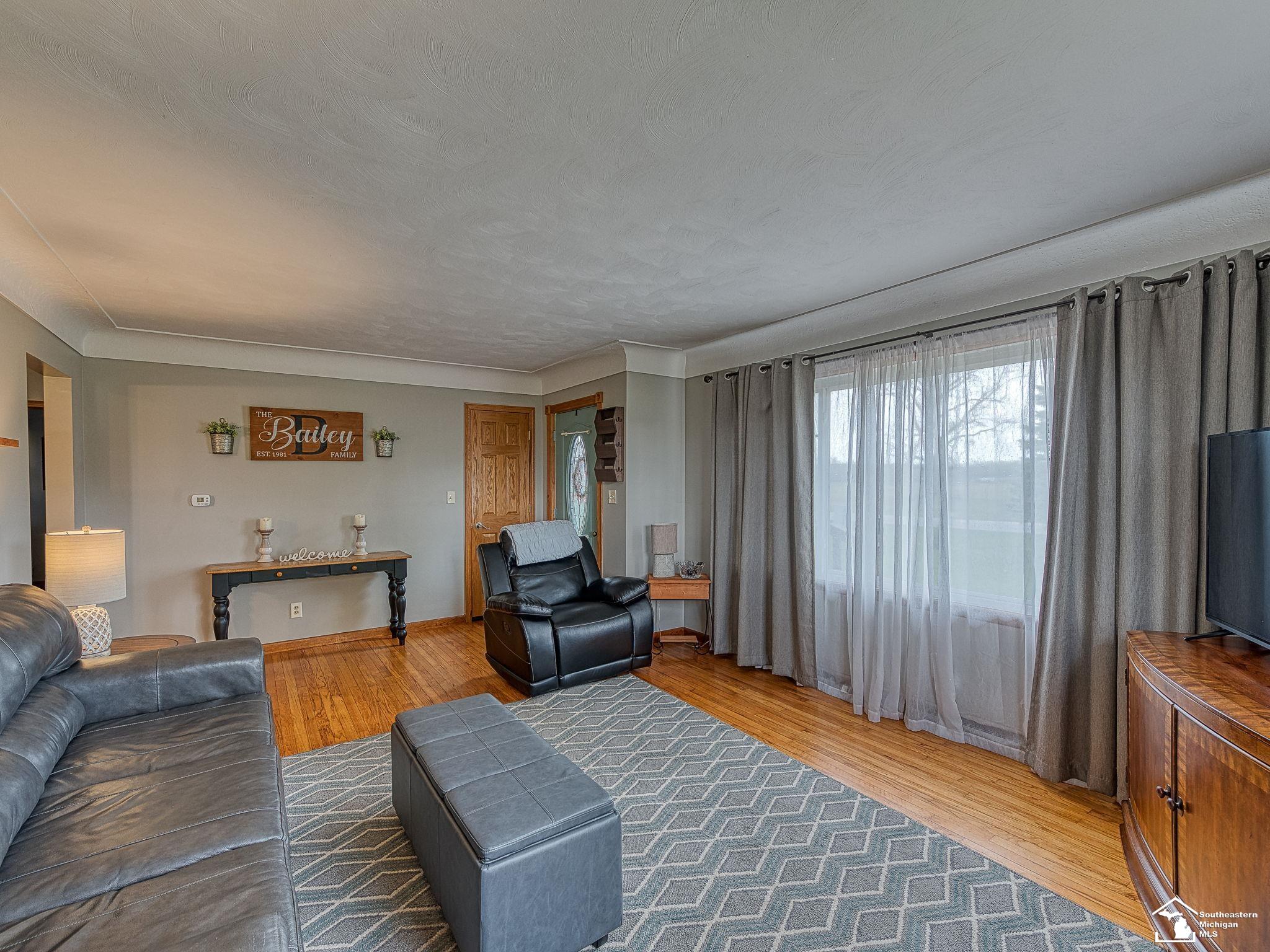 4801 Wells Road Petersburg, MI 49270 - Photo 3 of 24 50105936-2.JPG