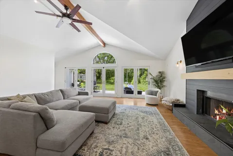 $799,900 | 8S208 Indiana Avenue, Naperville, IL 60540