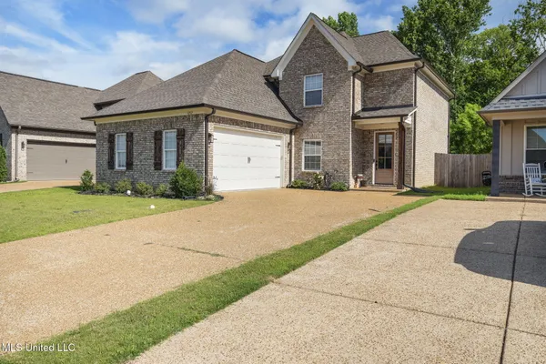 $399,900 | 5252 Watson Vw Drive, Nesbit, MS 38651