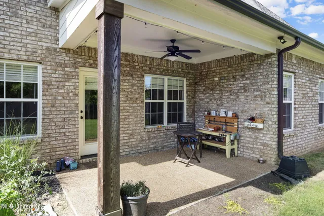 $399,900 | 5252 Watson Vw Drive, Nesbit, MS 38651