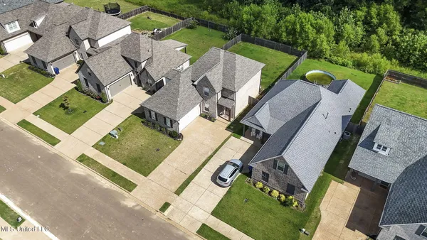 $399,900 | 5252 Watson Vw Drive, Nesbit, MS 38651