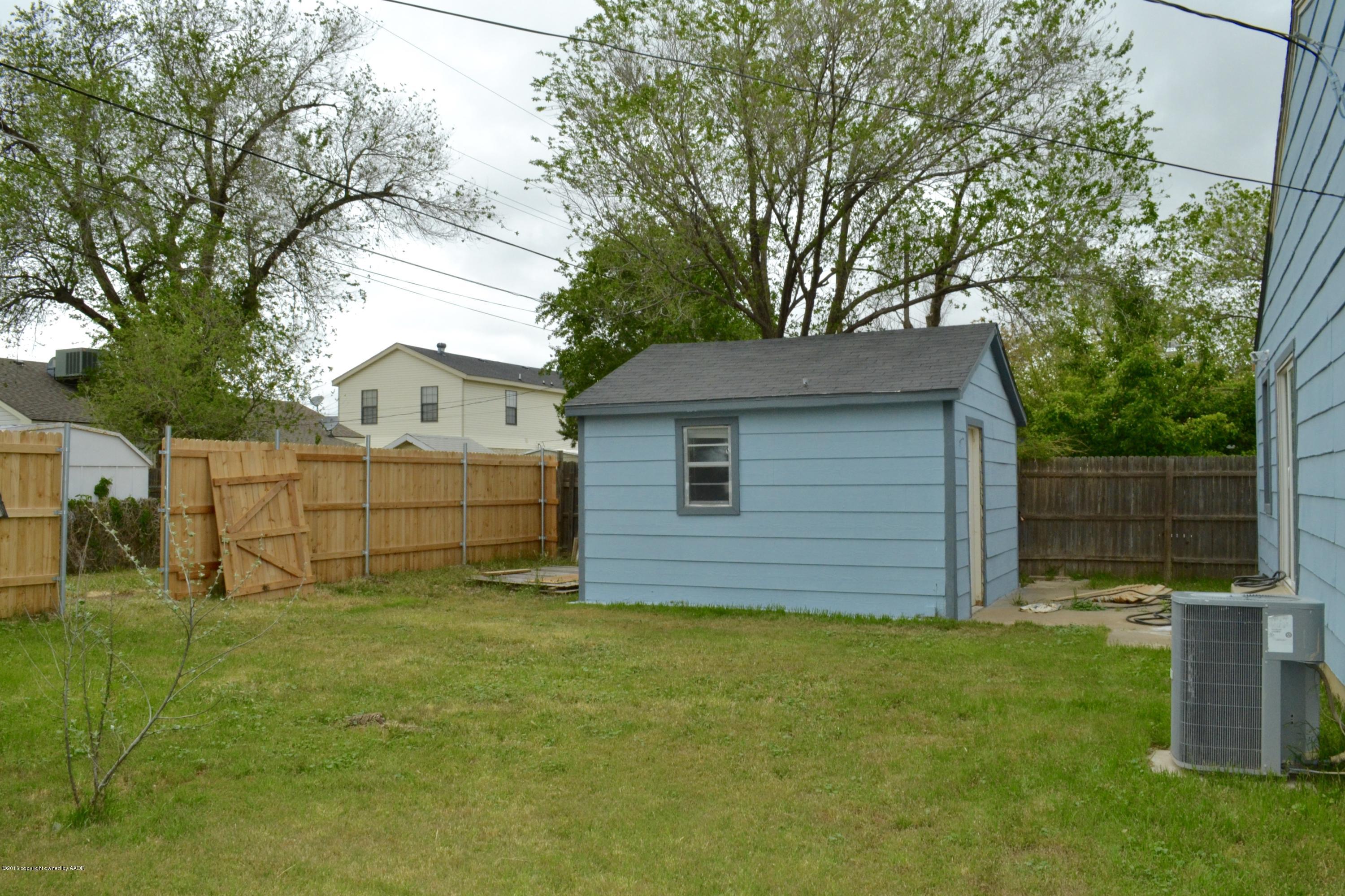 4004 South Lipscomb Street Amarillo, TX 79110 - Photo 25 of 49 a backyard of a house
