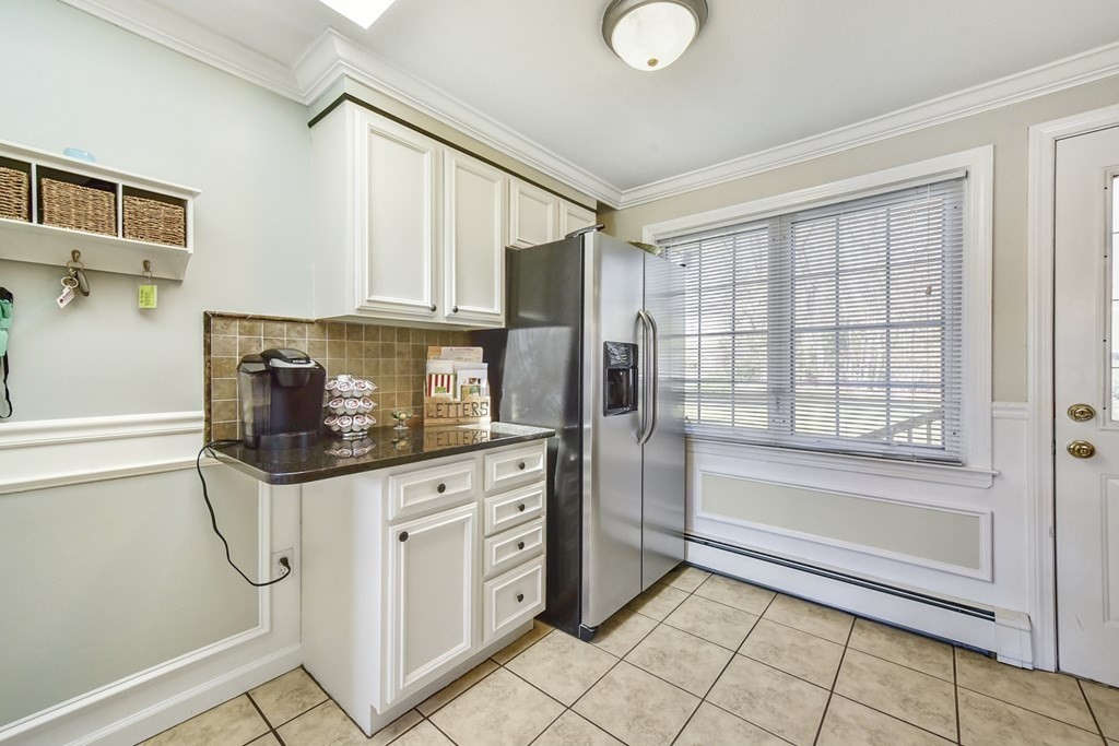 322 Wolf Swamp Road Longmeadow, MA 01106 - Photo 6 of 24 a kitchen with granite countertop a stove a microwave and a refrigerator