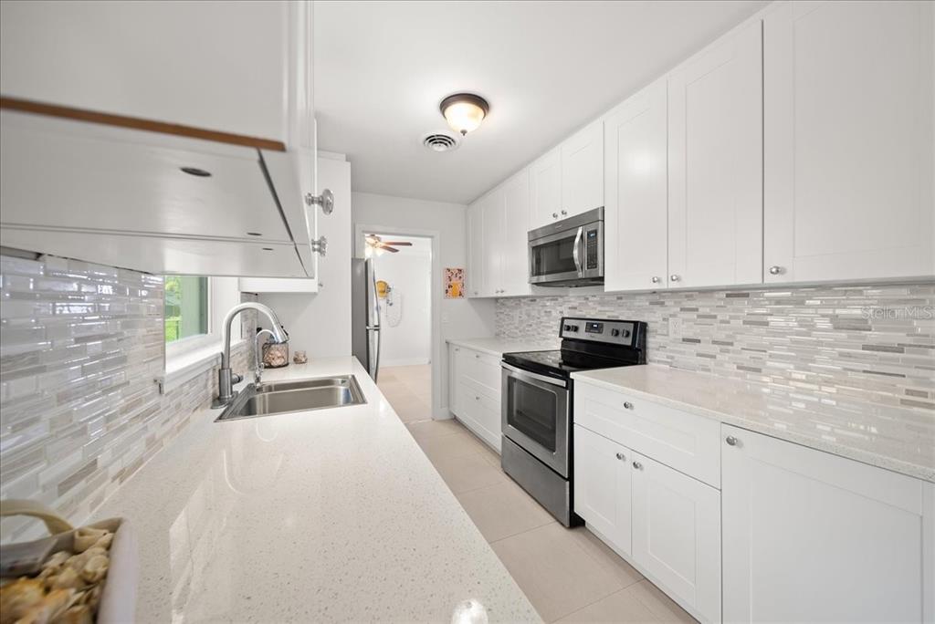 637 Flamingo Road Venice, FL 34293 - Photo 11 of 35 Gallery Image 11