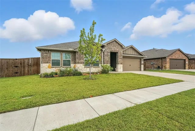 $2,200 | 135 Exploration Way, Fate, TX 75189