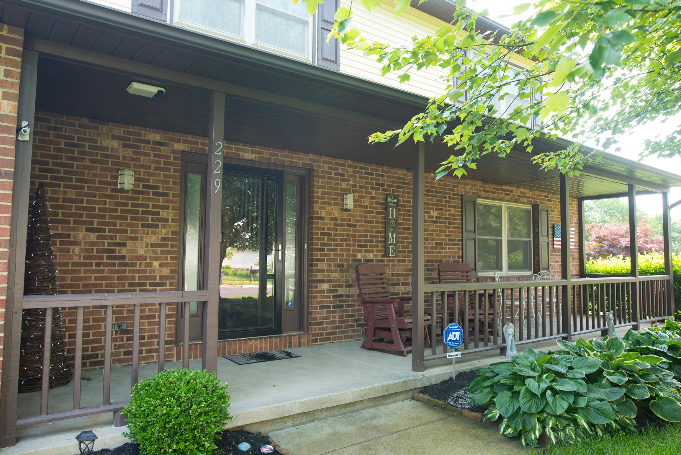 229 Rugby Lane Columbus, OH 43230 - Photo 4 of 41