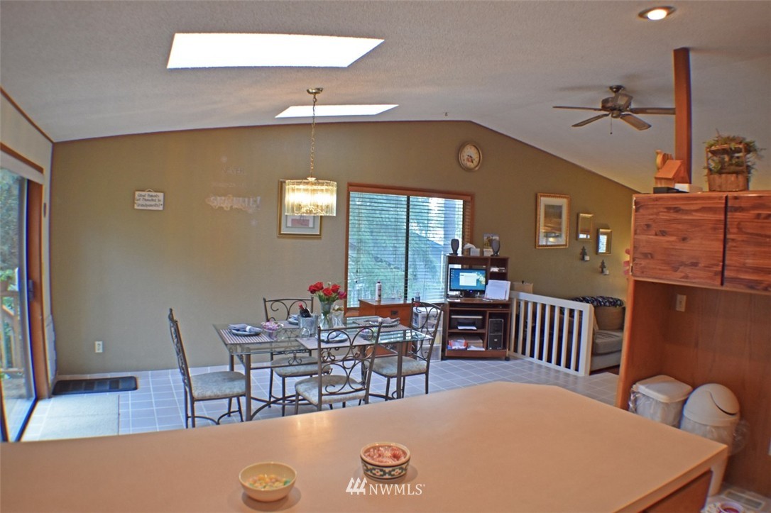15842 Southeast 143rd Street Renton, WA 98059 - Photo 9 of 19
