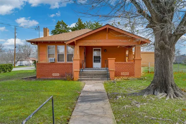 $74,900 | 1101 South Locust Street, Clarksville, TX 75426