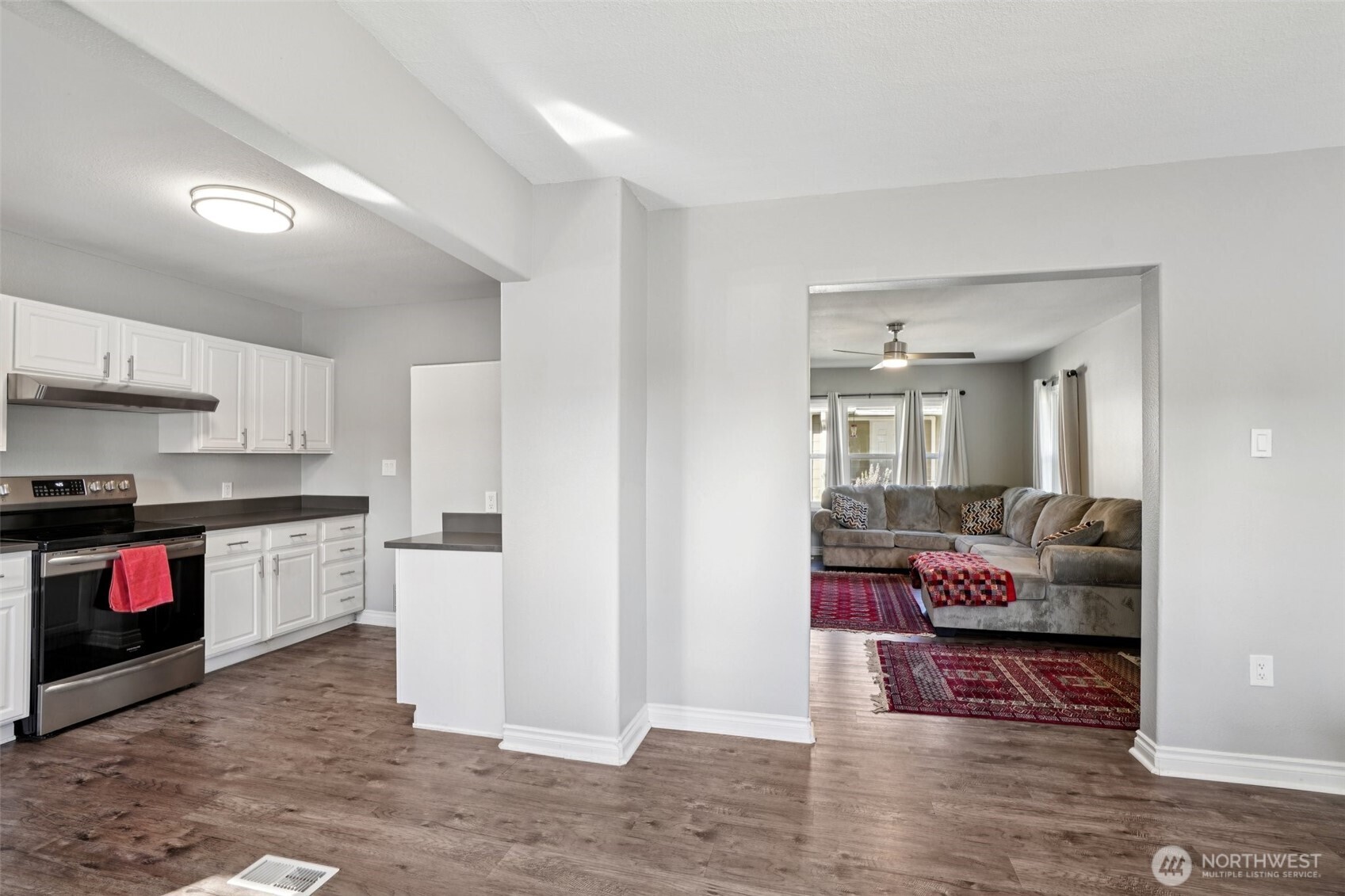 603 15th Avenue Longview, WA 98632 - Photo 9 of 39