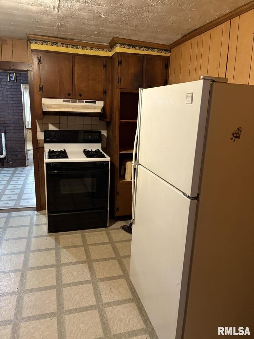 1606 West Faust Street Marion, IL 62959 - Photo 14 of 29 a utility room with dryer and washer