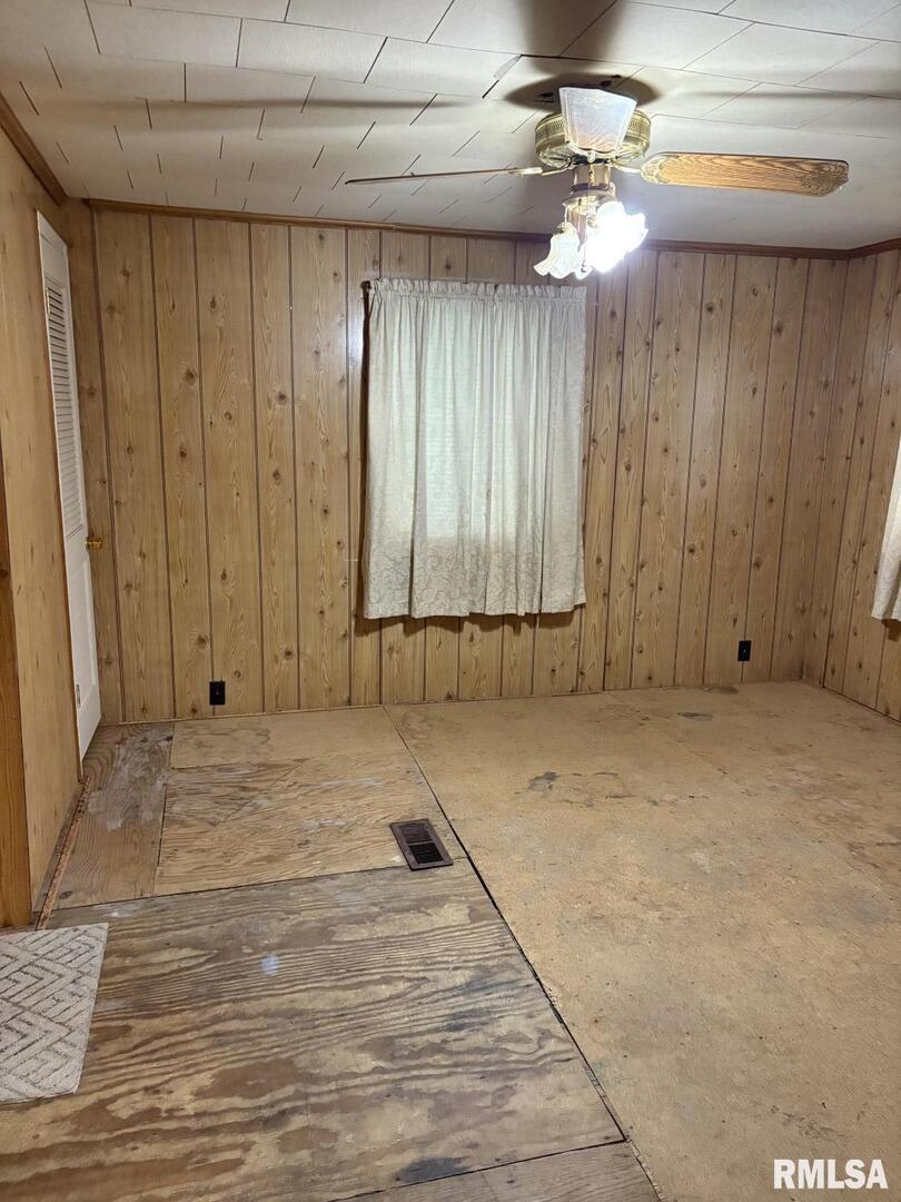 1606 West Faust Street Marion, IL 62959 - Photo 18 of 29 a view of a room with a window