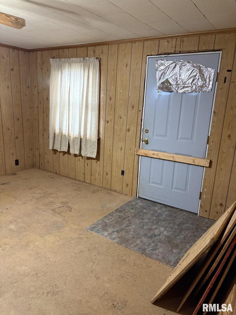 1606 West Faust Street Marion, IL 62959 - Photo 19 of 29 a view of an empty room and window