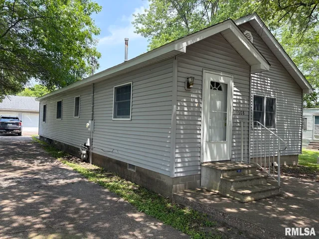 $119,900 | 1606 West Faust Street, Marion, IL 62959