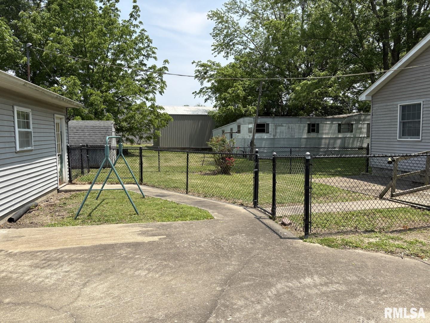 1606 West Faust Street Marion, IL 62959 - Photo 10 of 29 a view of backyard of the house