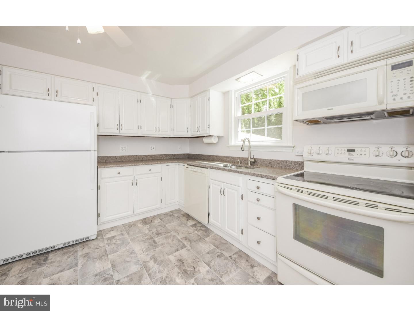300 Hewett Road Wyncote, PA 19095 - Photo 11 of 25 Kitchen