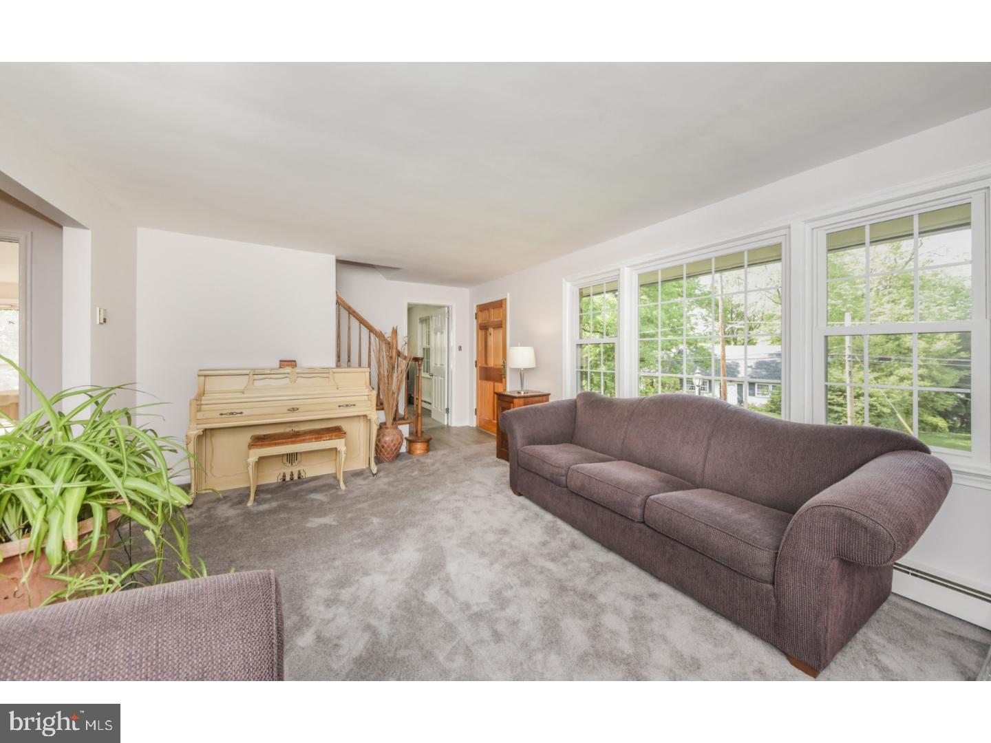 300 Hewett Road Wyncote, PA 19095 - Photo 5 of 25 Living Room