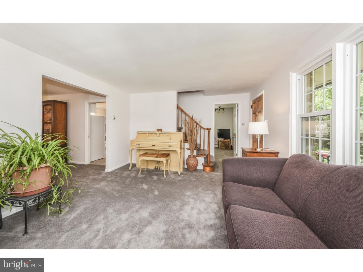 300 Hewett Road Wyncote, PA 19095 - Photo 6 of 25 Living Room