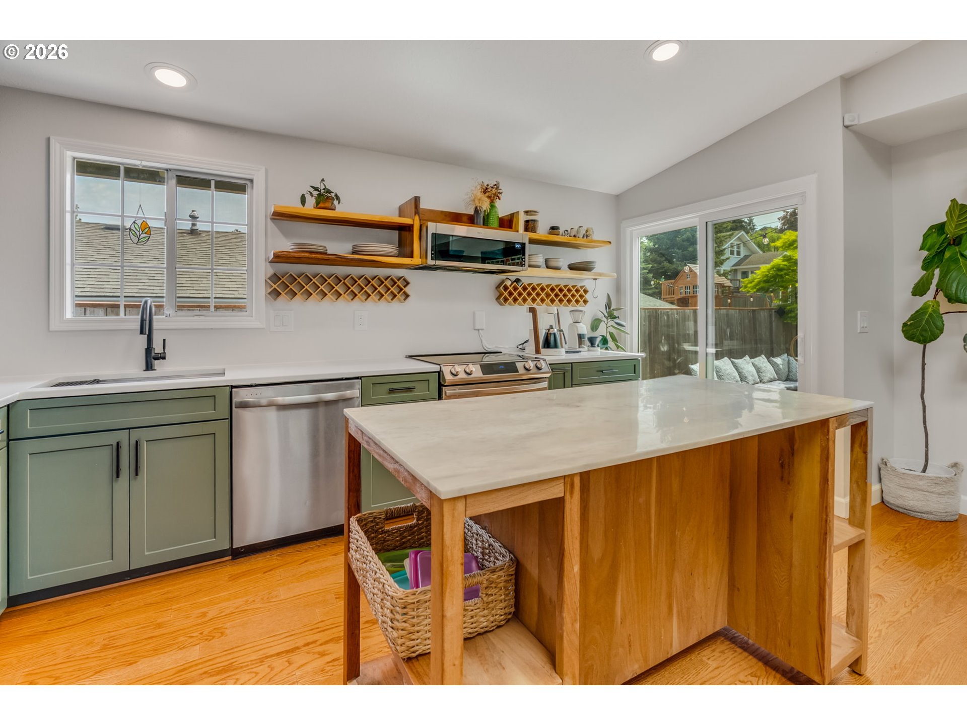 1634 Southwest Spring Garden Street Portland, OR 97219 - Photo 13 of 45 Gallery Image 13