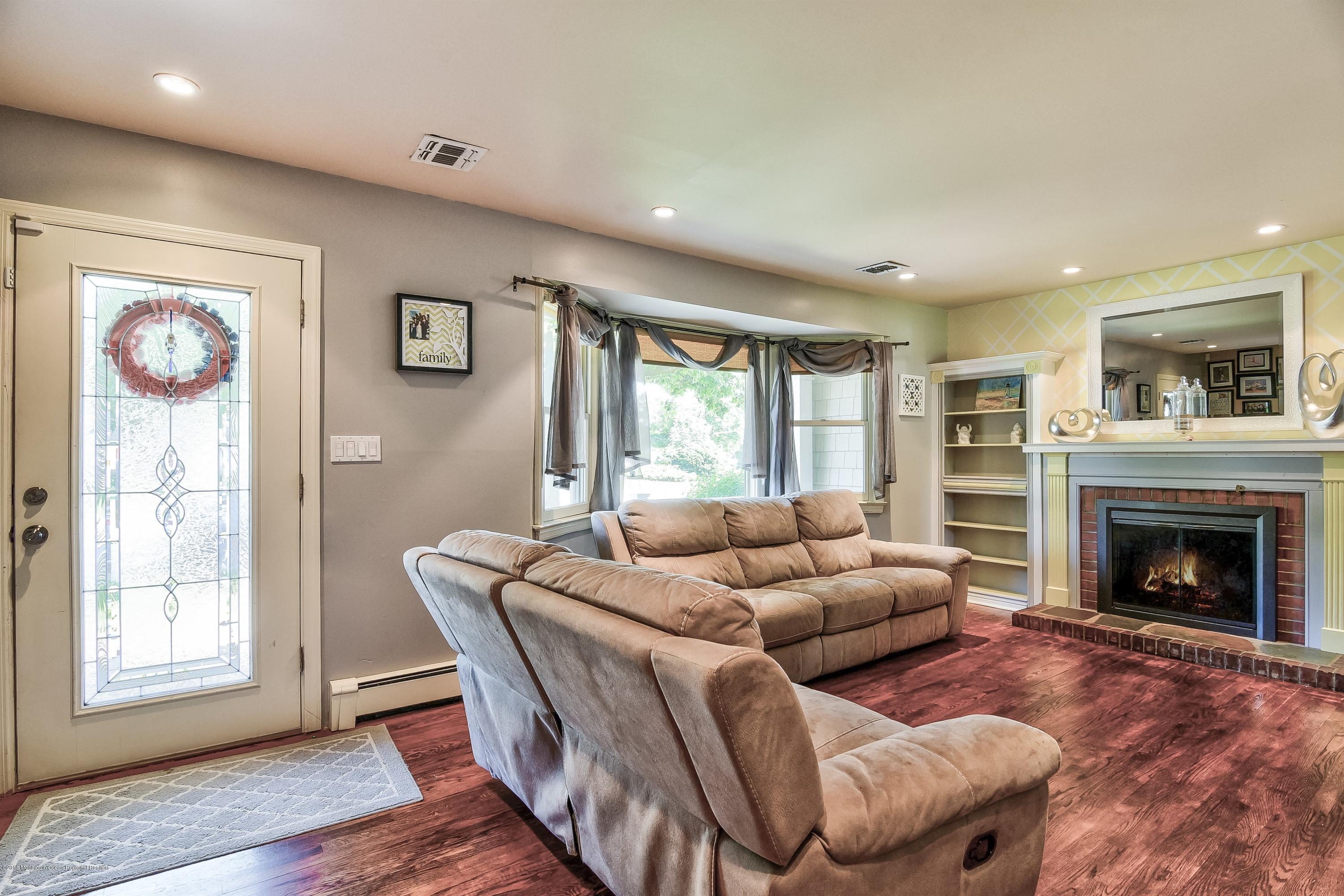 6 Northfield Road Matawan, NJ 07747 - Photo 3 of 28 003_Living Room