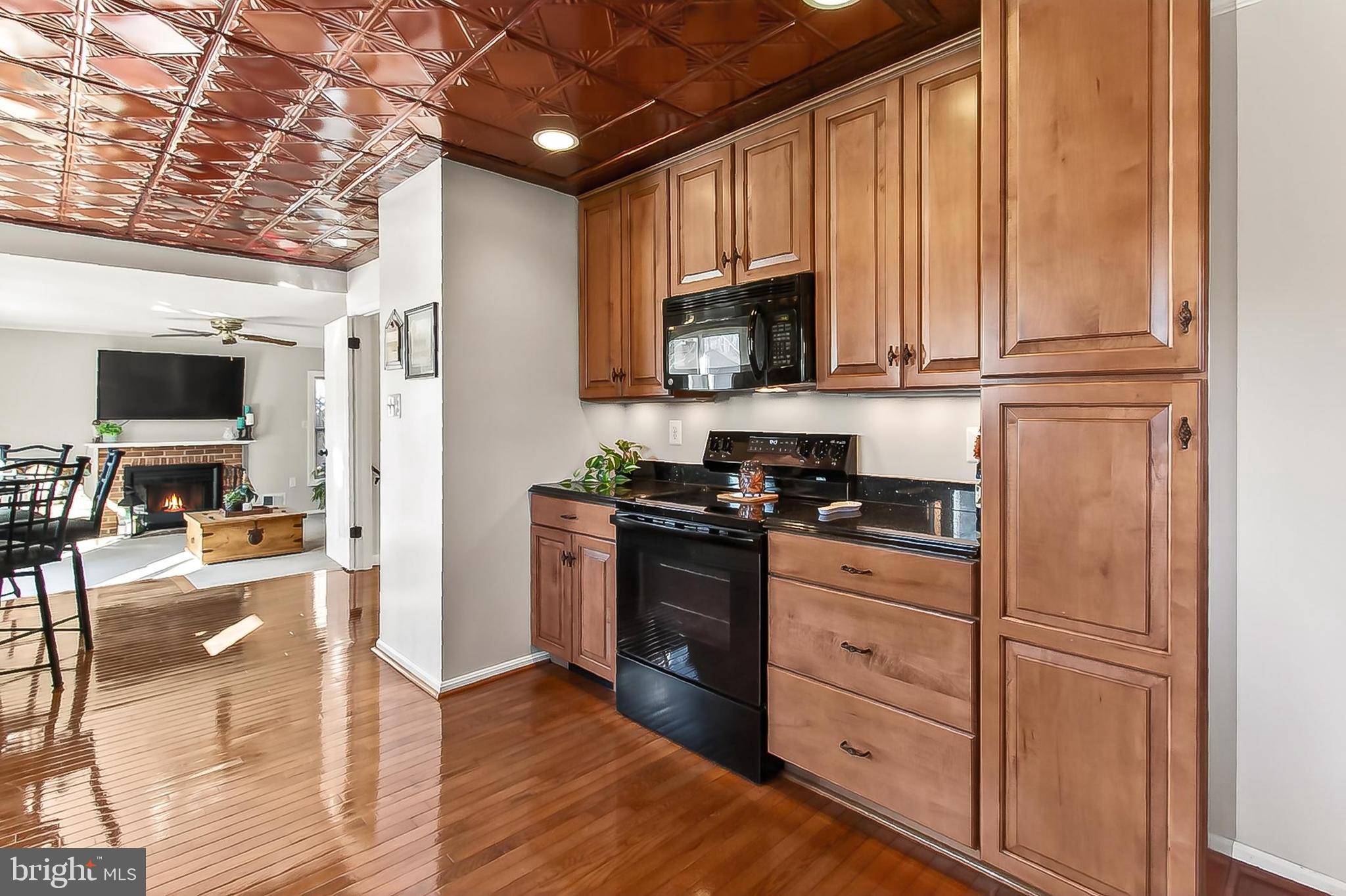 9056 Brook Ford Road Burke, VA 22015 - Photo 12 of 56 Maple cabinets