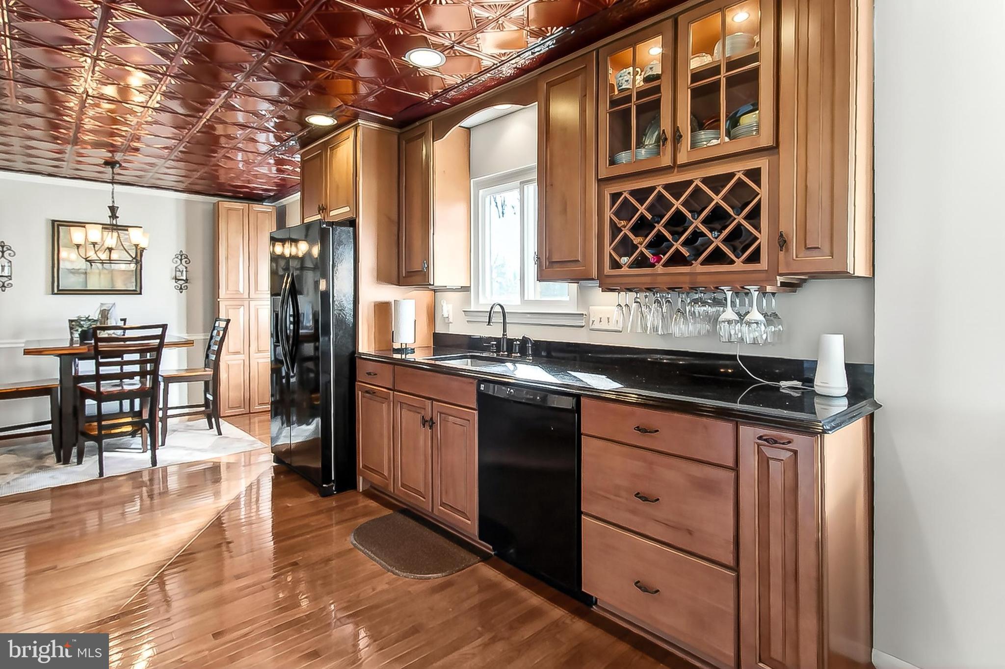 9056 Brook Ford Road Burke, VA 22015 - Photo 13 of 56 under & in cabinet lighting