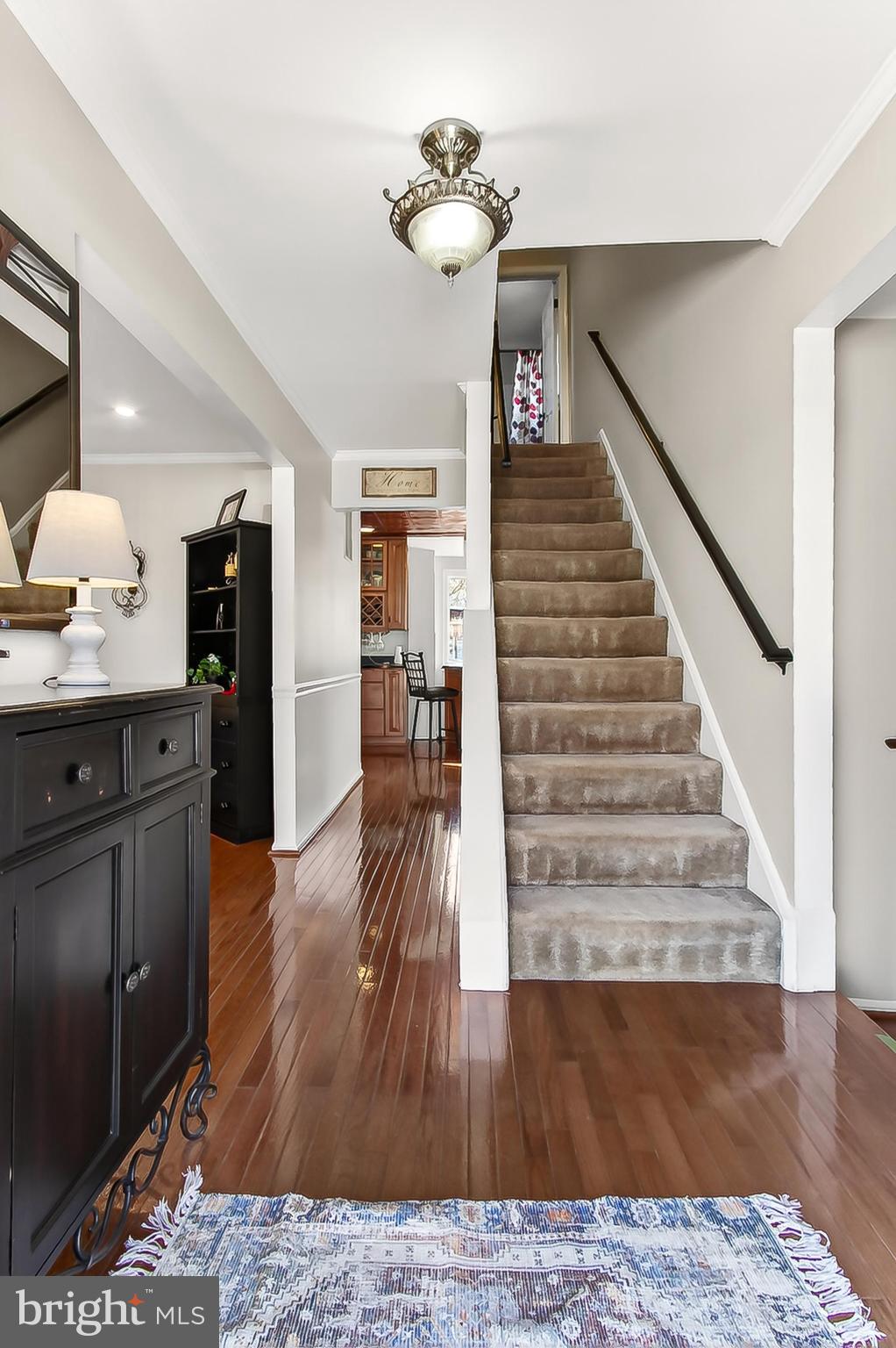 9056 Brook Ford Road Burke, VA 22015 - Photo 3 of 56 Foyer - bright