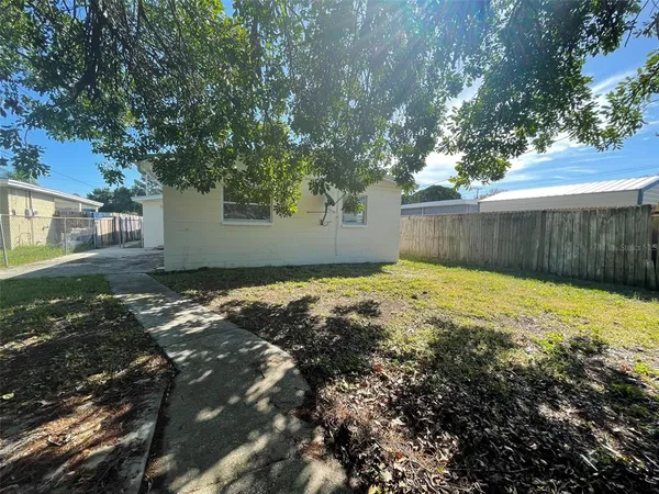$2,100 | 673 59th Street South, St. Petersburg, FL 33707