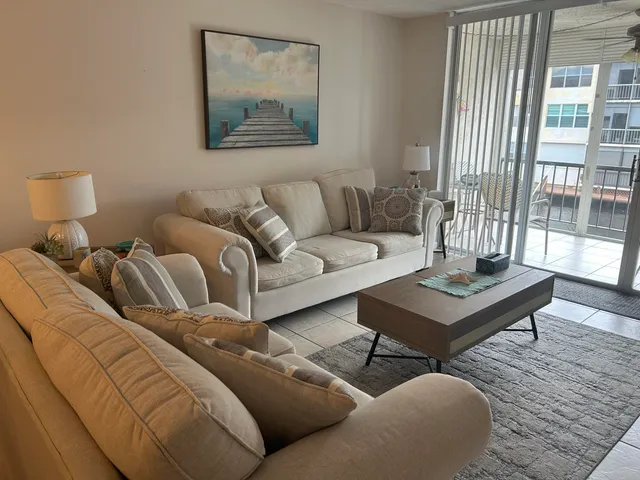 $3,000 | 777 South Federal Highway, Unit D 204, Pompano Beach, FL 33060