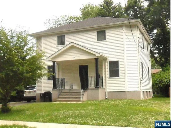 $949,000 | 27 West Street, Closter, NJ 07624