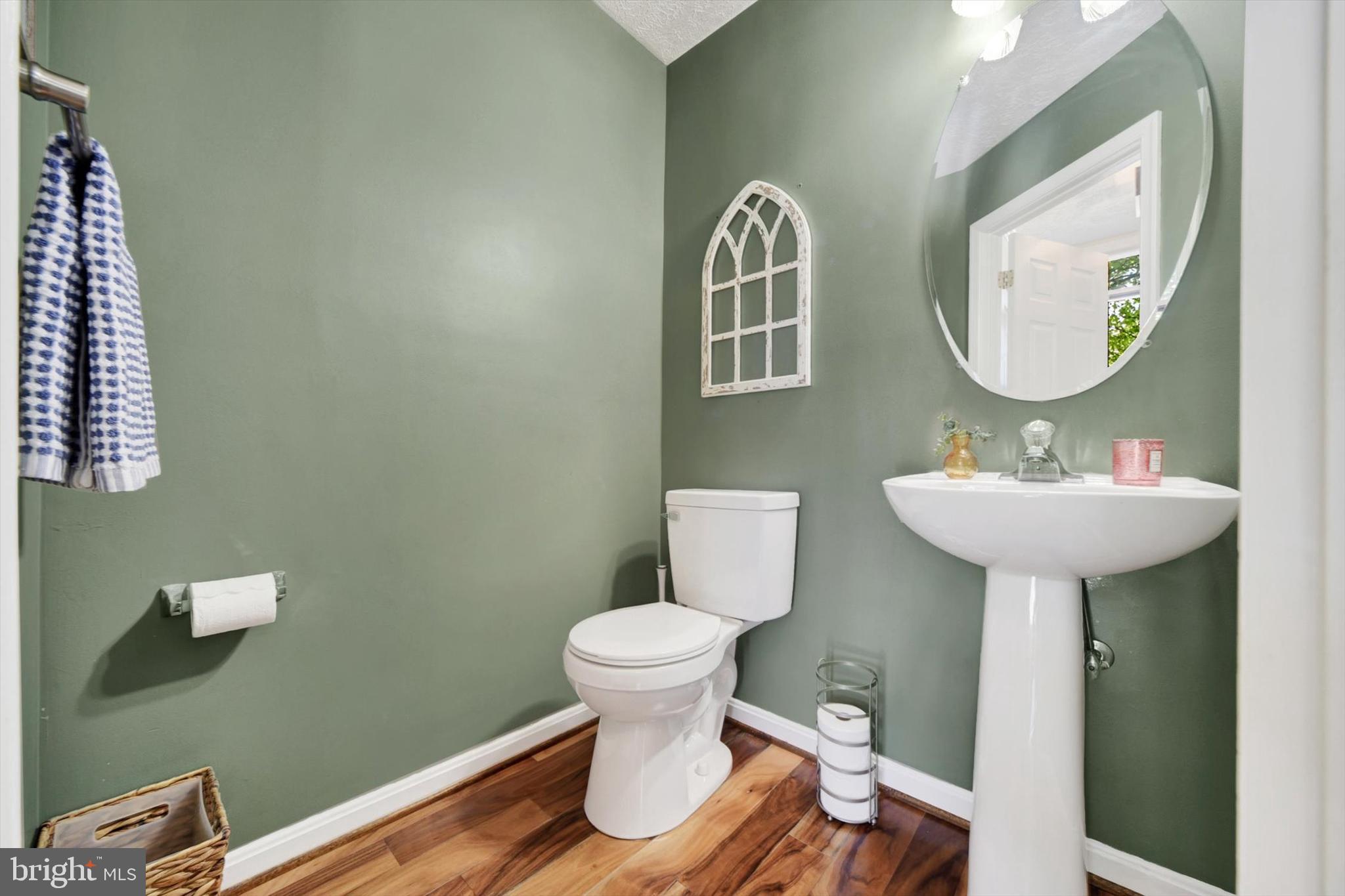 MAIN LEVEL HALF BATH
