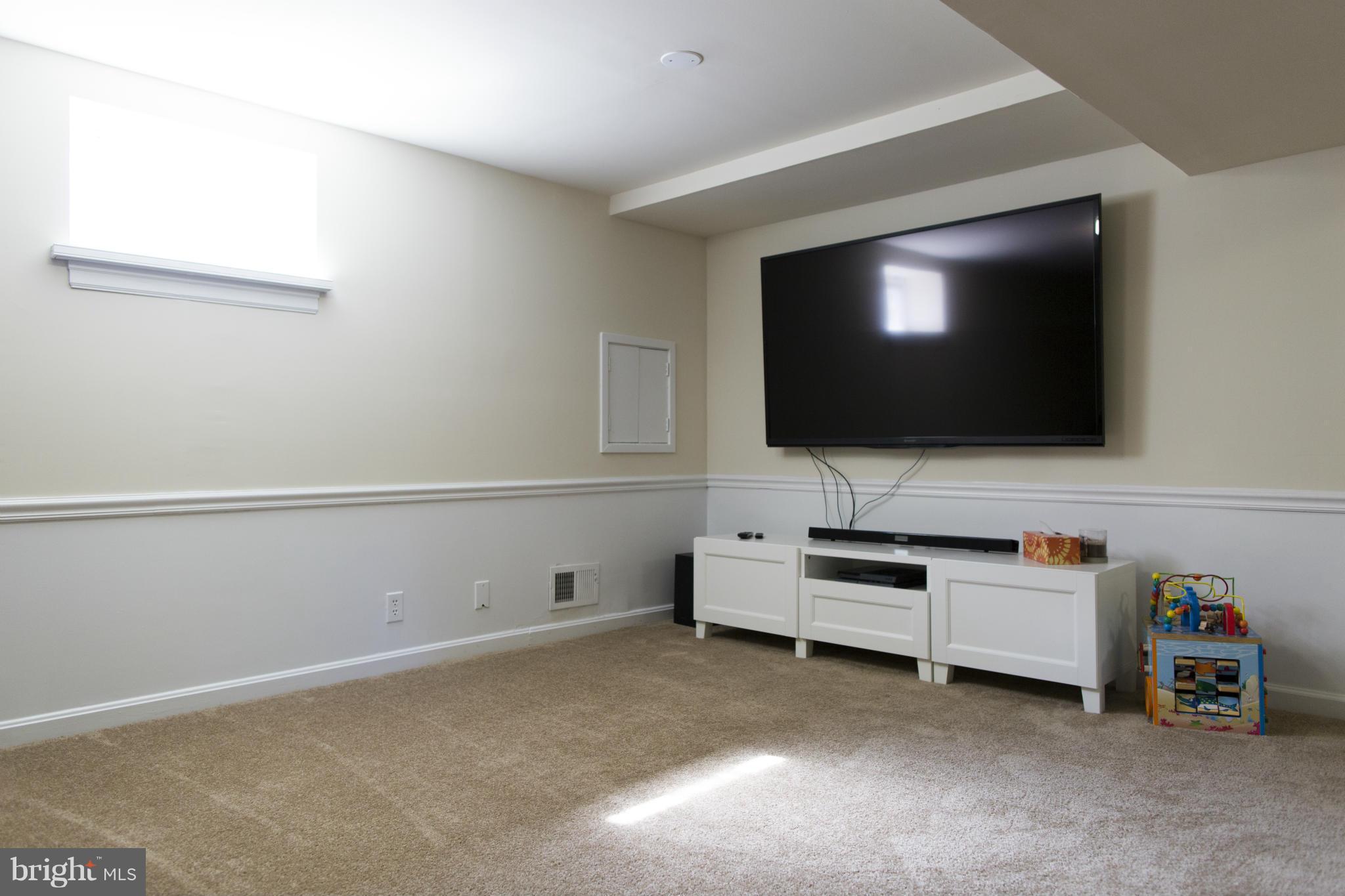 32 Blue Ridge Street Warrenton, VA 20186 - Photo 14 of 23 Family Room