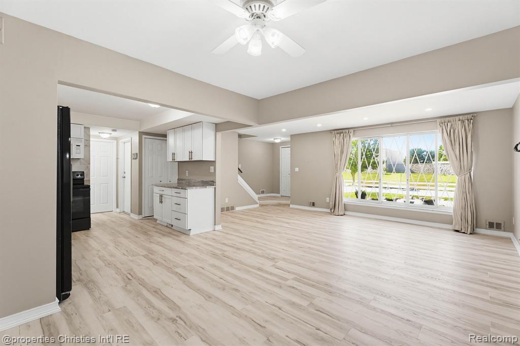 8700 Common Road Warren, MI 48093 - Photo 11 of 38