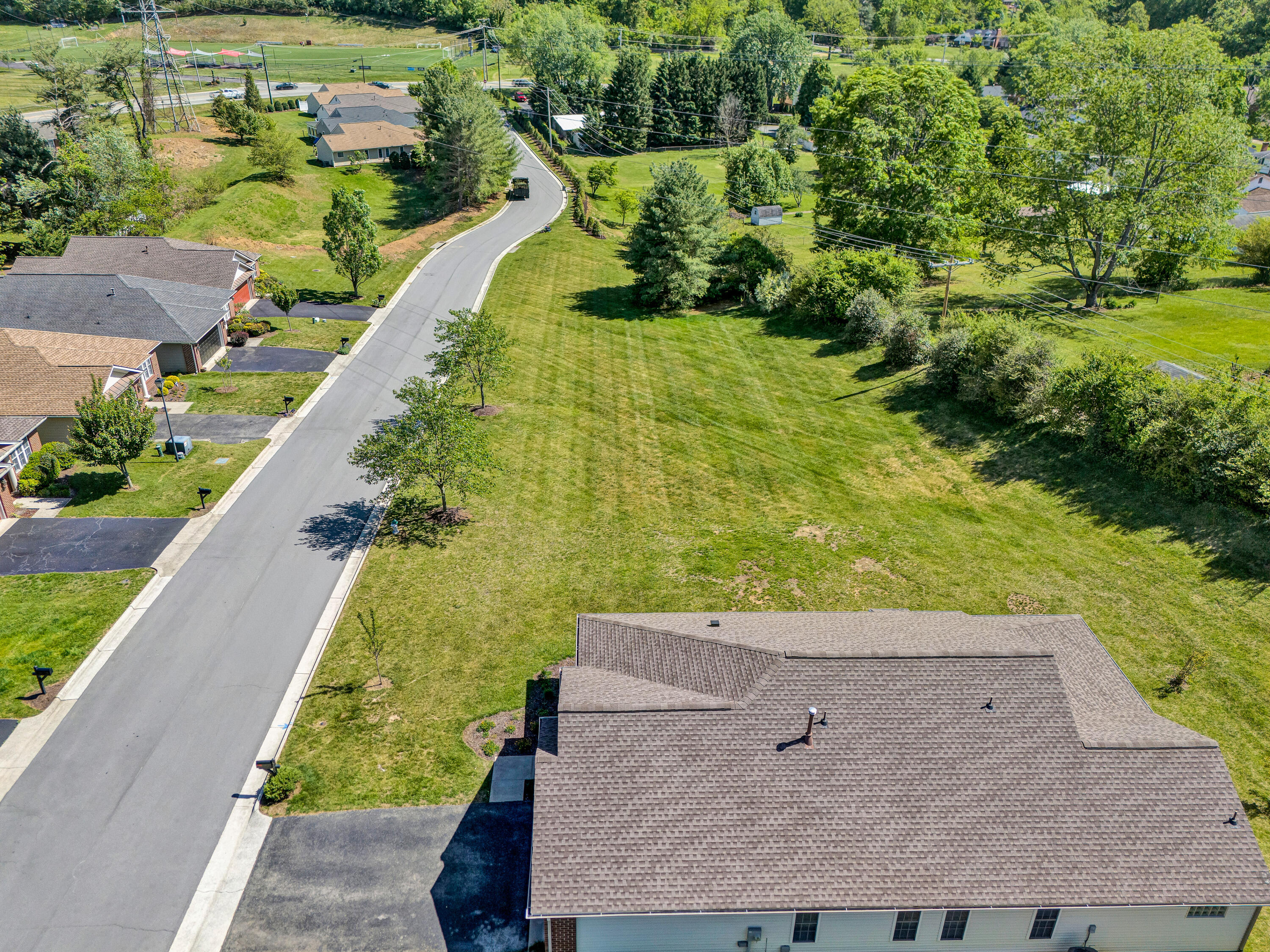 4530 Colonial Pl Drive Roanoke, VA 24018 - Photo 3 of 38 47-DJI_20260430153330_0117