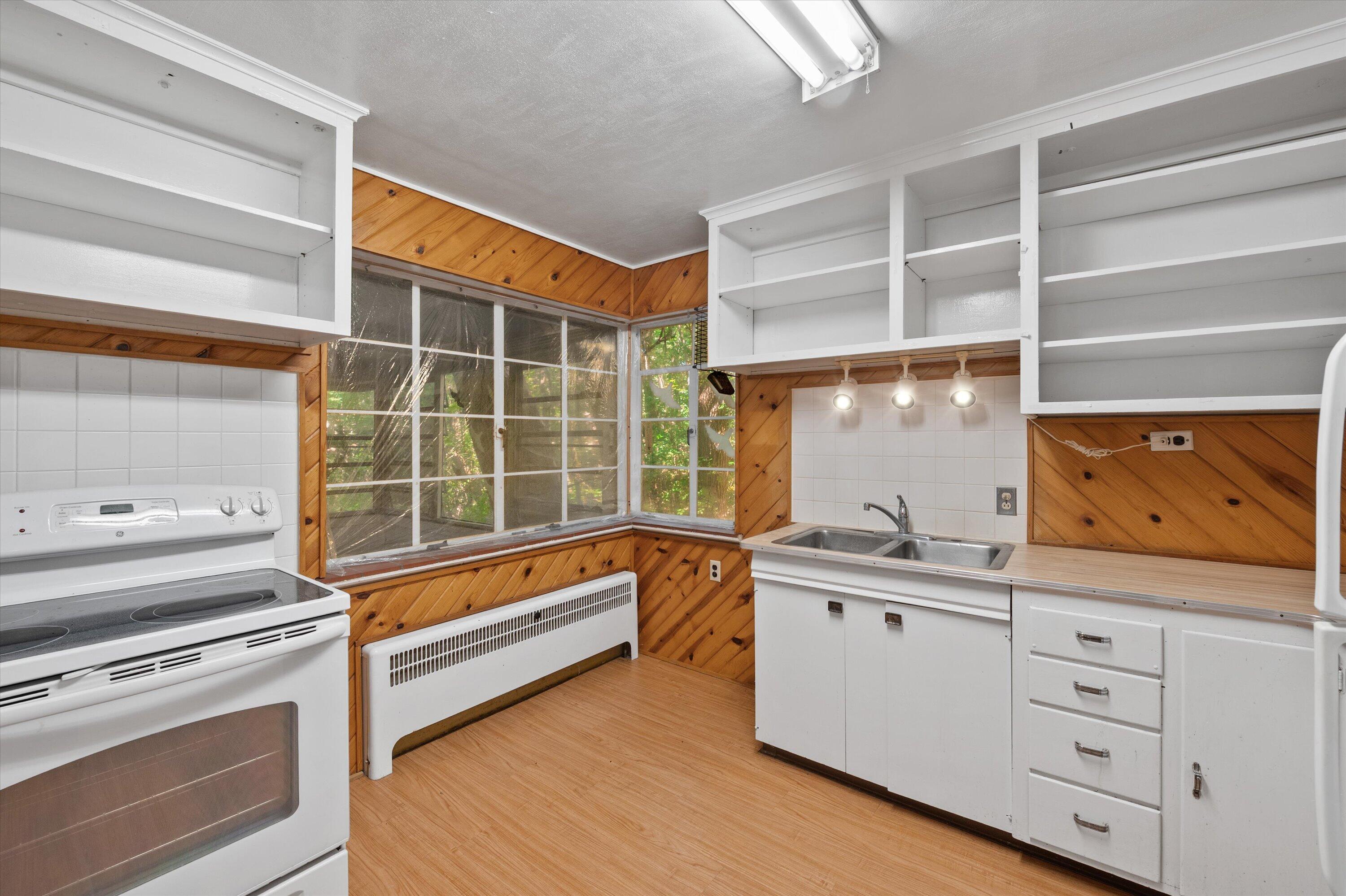 W349-s4002 Waterville Road Ottawa, WI 53118 - Photo 5 of 26 Kitchen
