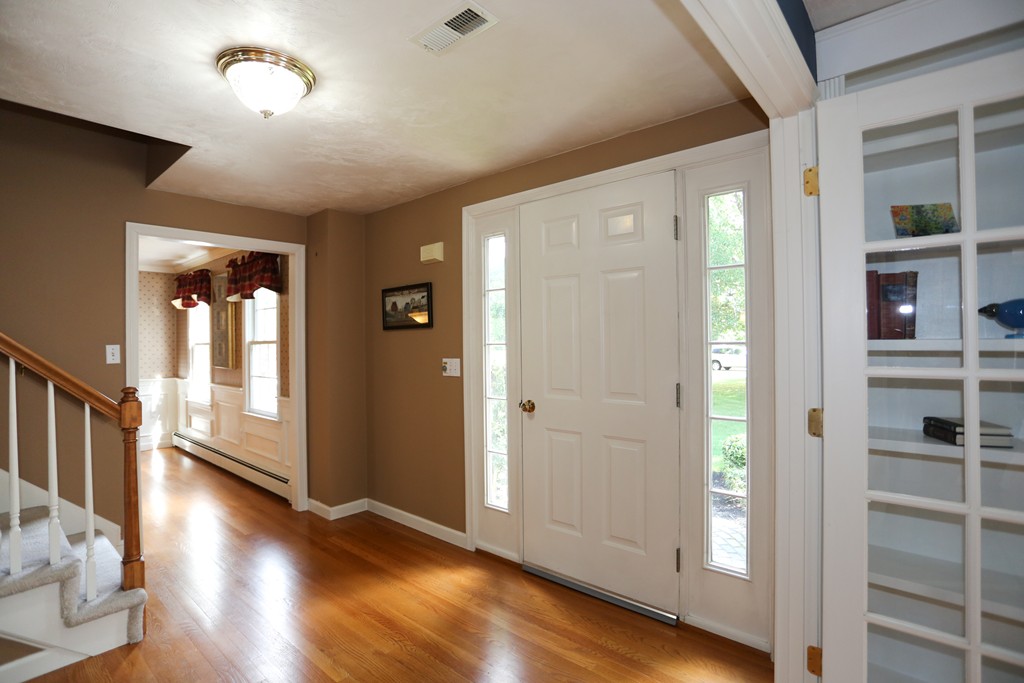 28 Ward Road Southborough, MA 01772 - Photo 5 of 22 Gallery Image 5