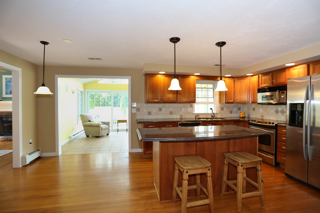 28 Ward Road Southborough, MA 01772 - Photo 6 of 22 Gallery Image 6