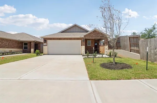 $2,000 | 1900 Velvet Oak Lane, Conroe, TX 77304