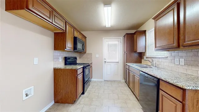 $1,695 | 812 Parkplace Ridge, Princeton, TX 75407