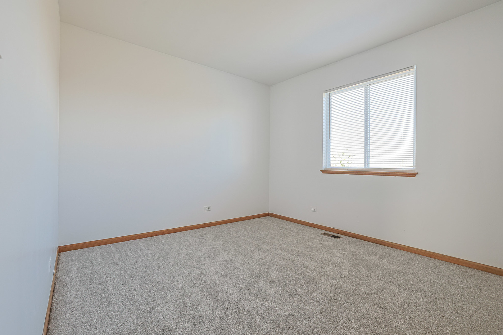 2726 Hidden Glen Drive Waukegan, IL 60085 - Photo 14 of 31