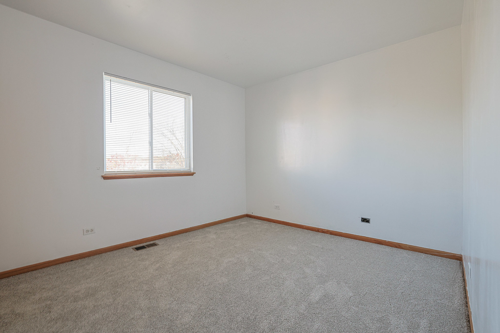 2726 Hidden Glen Drive Waukegan, IL 60085 - Photo 16 of 31