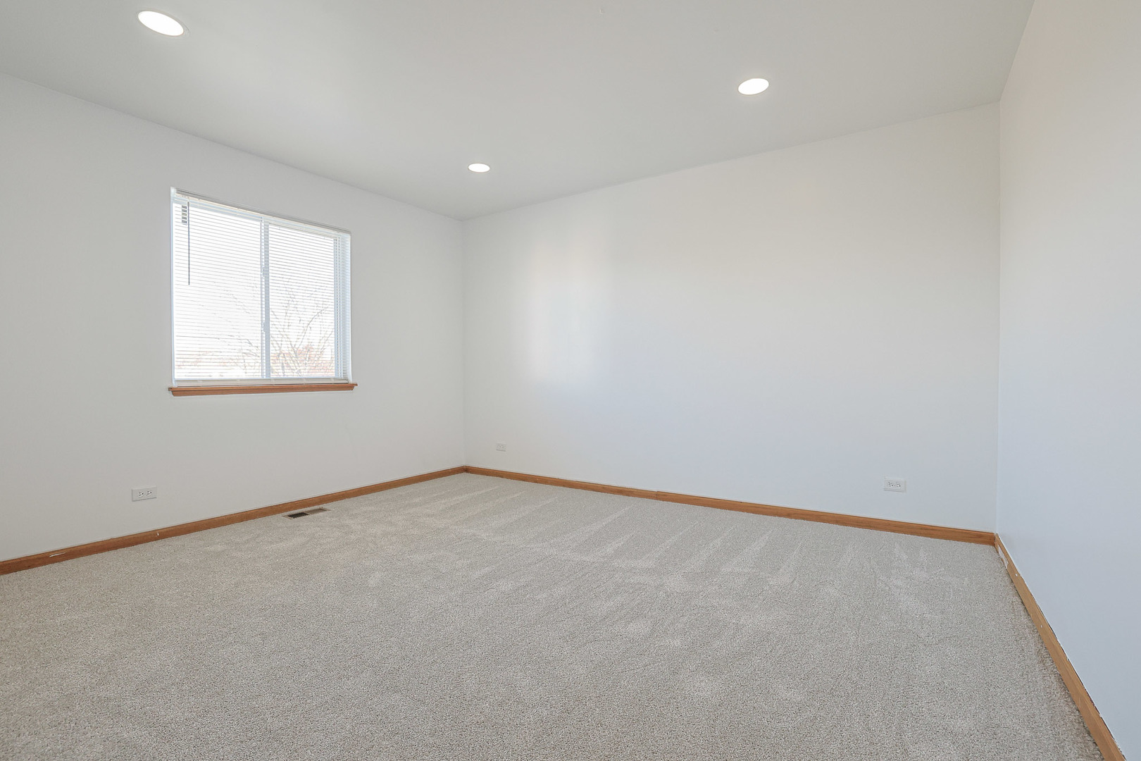 2726 Hidden Glen Drive Waukegan, IL 60085 - Photo 18 of 31