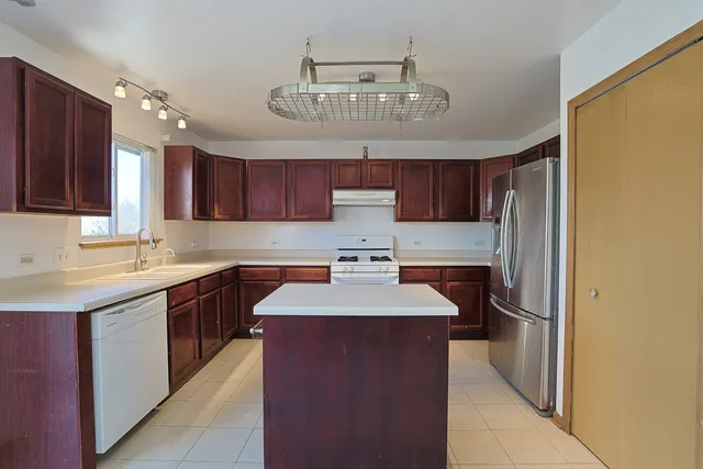 $350,000 | 2726 Hidden Glen Drive, Waukegan, IL 60085