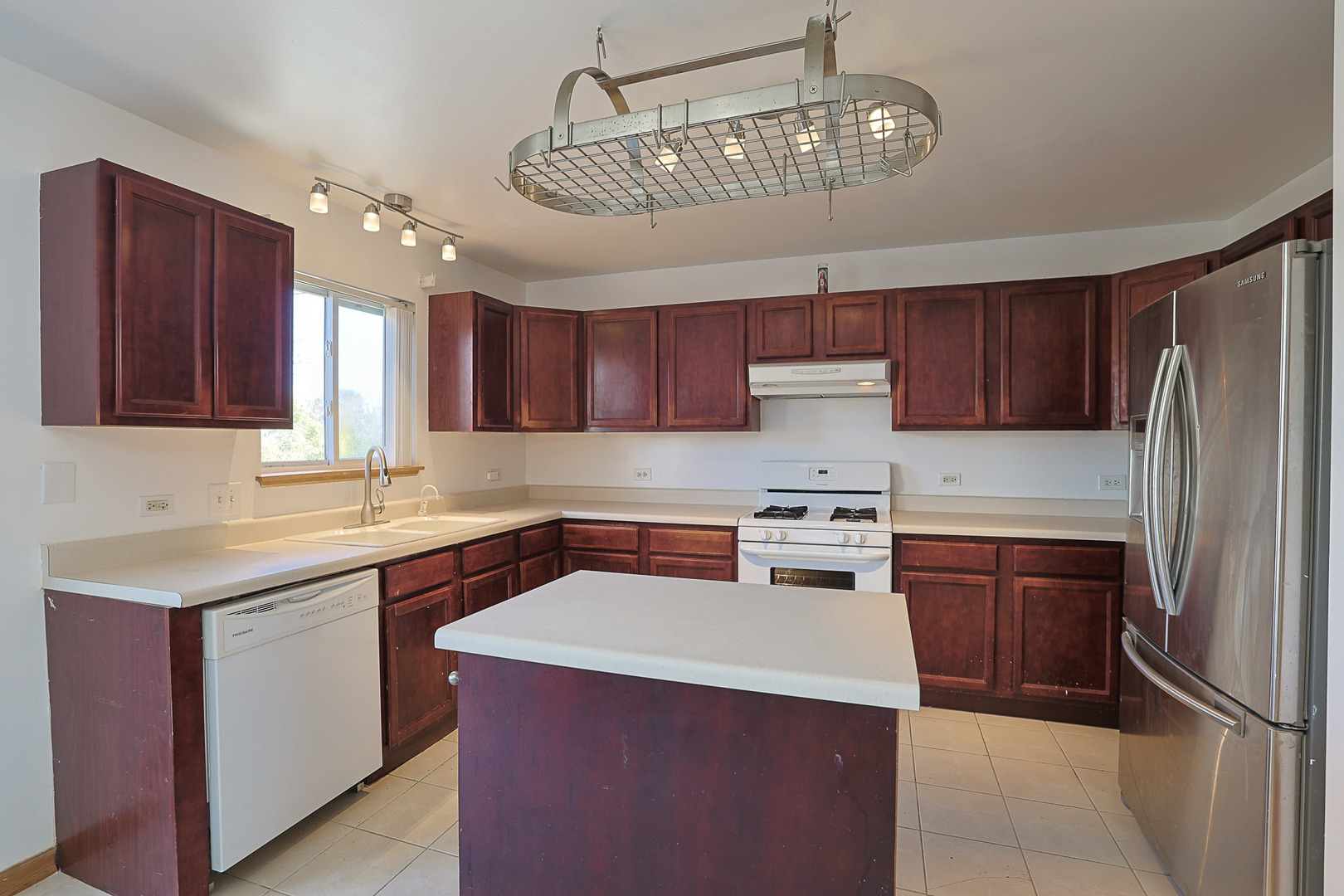 2726 Hidden Glen Drive Waukegan, IL 60085 - Photo 5 of 31