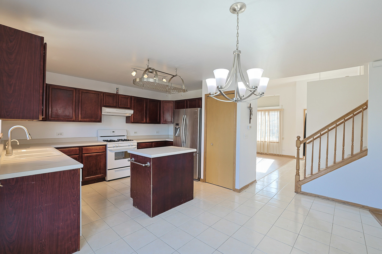 2726 Hidden Glen Drive Waukegan, IL 60085 - Photo 6 of 31