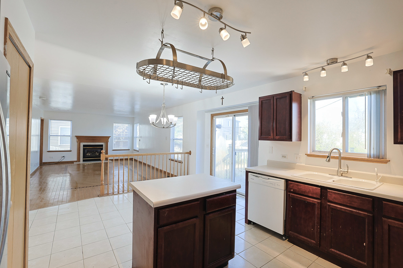 2726 Hidden Glen Drive Waukegan, IL 60085 - Photo 7 of 31