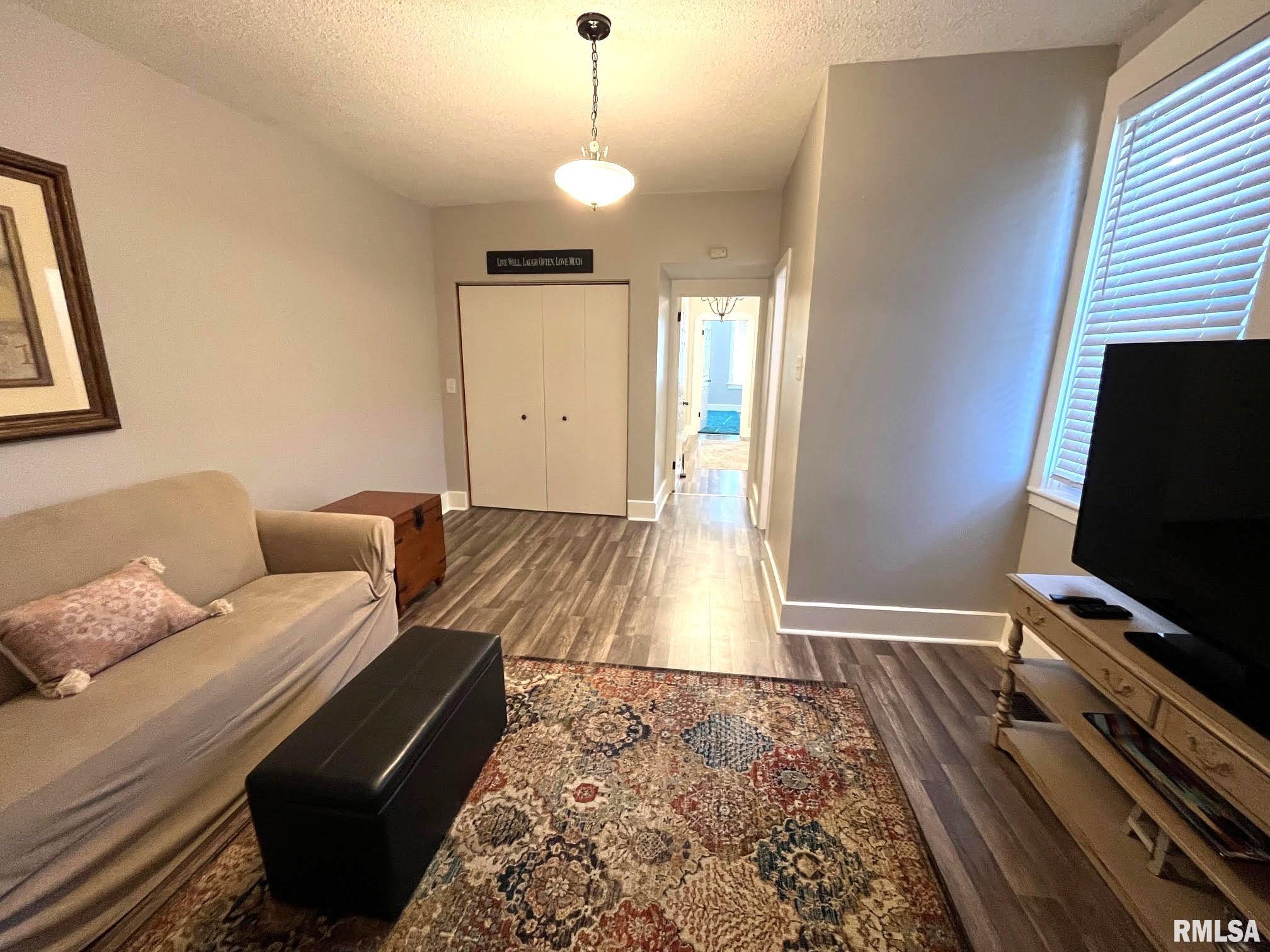 1011 Ohio Street Quincy, IL 62301 - Photo 4 of 23