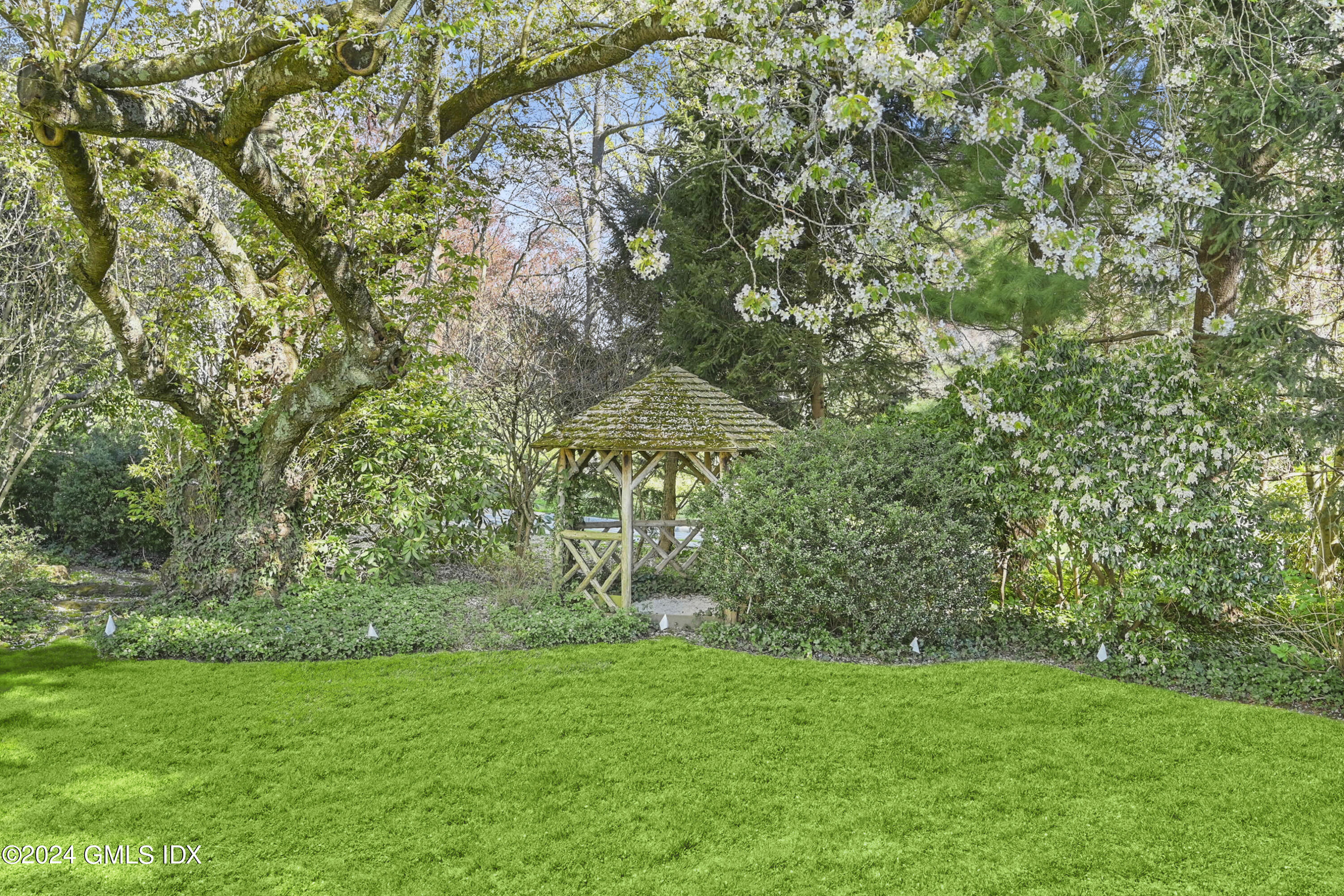 528 Field Point Road Greenwich, CT 06830 - Photo 24 of 31 a view of a back yard