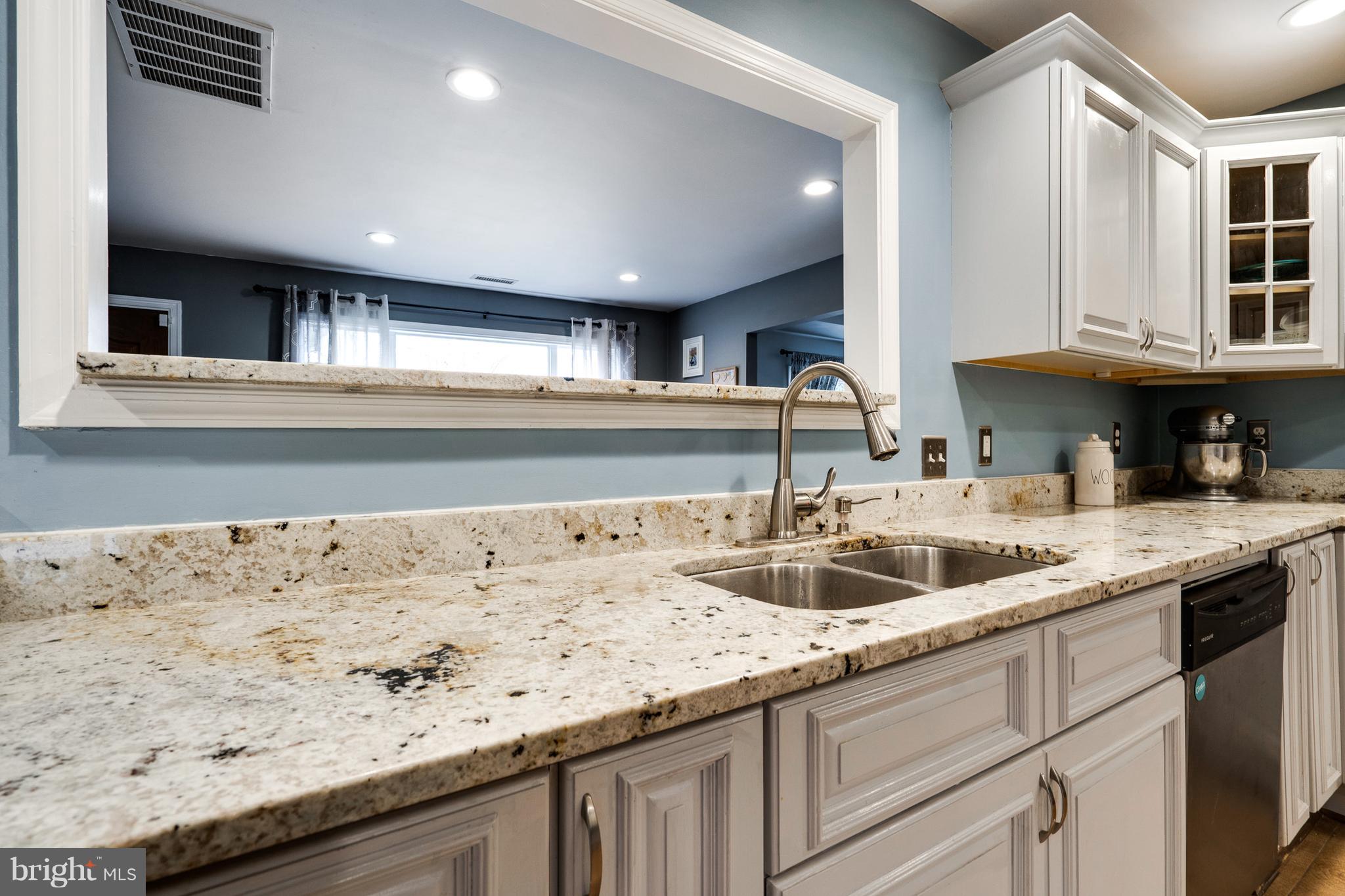 12807 Kahns Road Manassas, VA 20112 - Photo 13 of 60 Kitchen